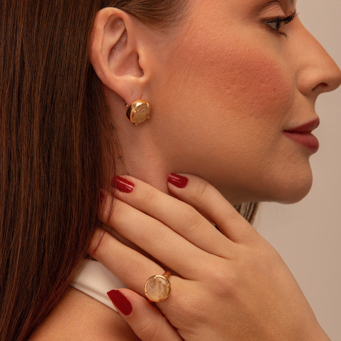 ANEL LICYIN REDONDO COM PEDRA NATURAL LEITOSA ROSA CLARO