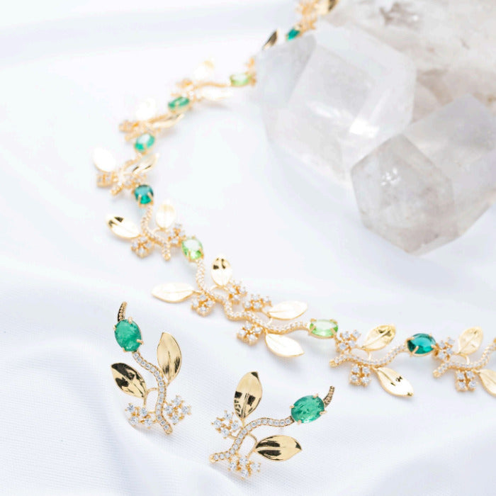 Conjunto Amorzinho Dourado Folhagens com Zircônias e Cristais Verdes