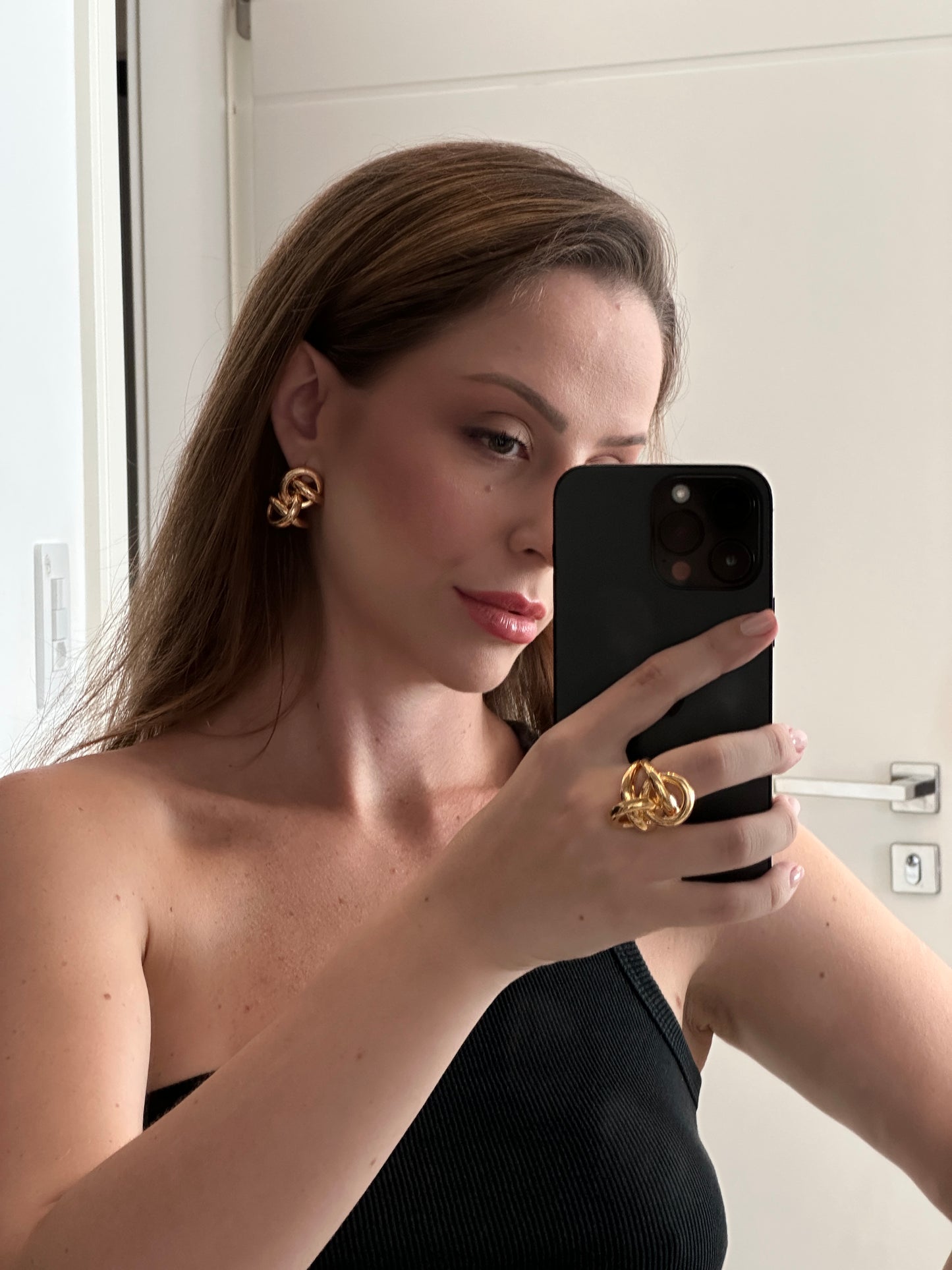 Brinco elos bold dourado