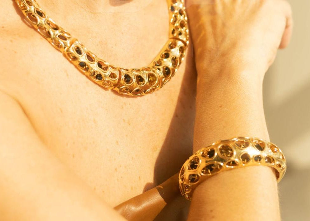 Conjunto África: Colar, Bracelete e Brincos Banhados a Ouro 18K