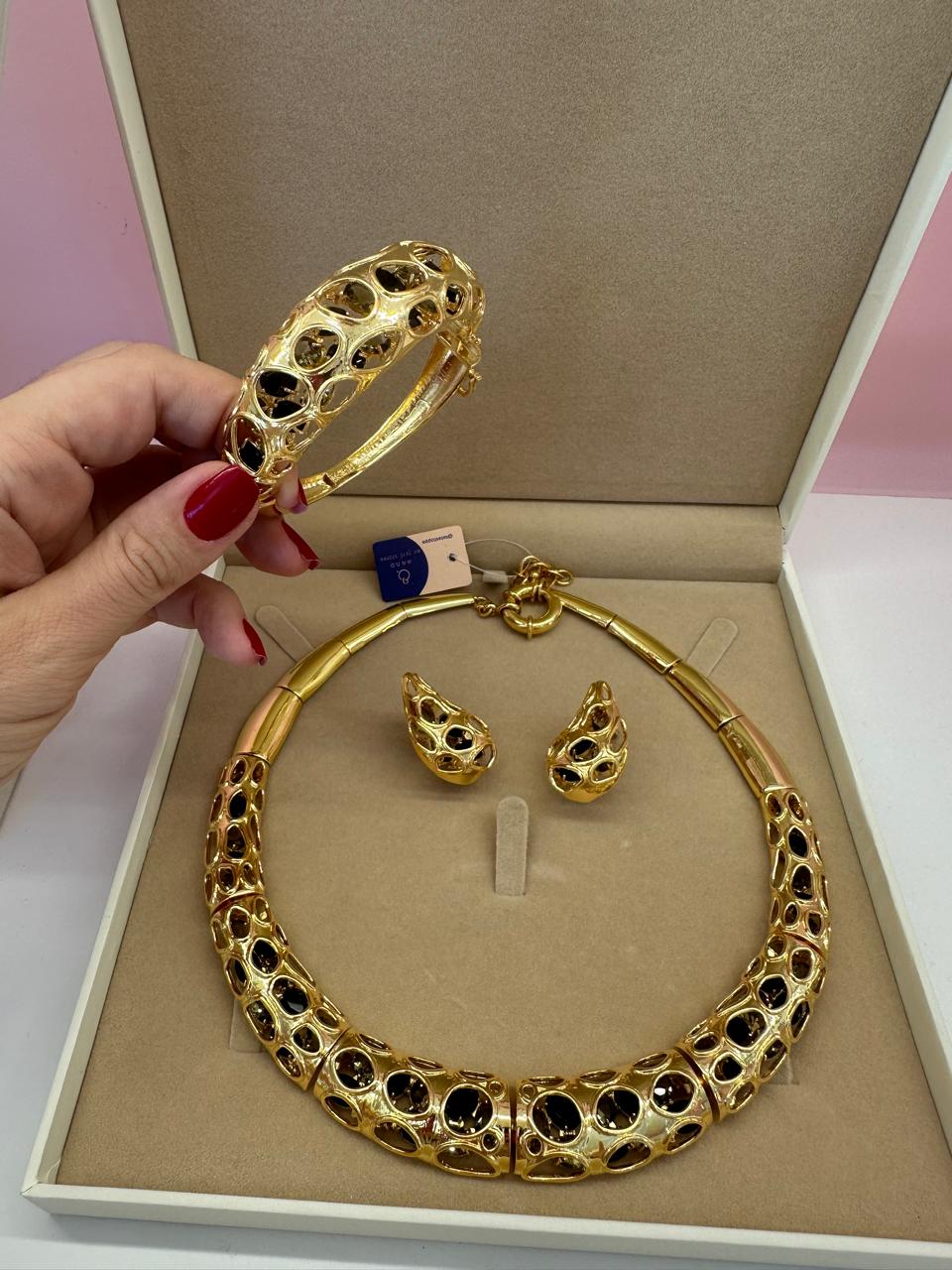 Conjunto África: Colar, Bracelete e Brincos Banhados a Ouro 18K
