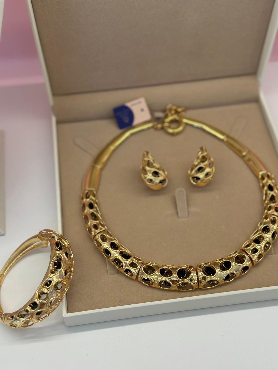 Conjunto África: Colar, Bracelete e Brincos Banhados a Ouro 18K