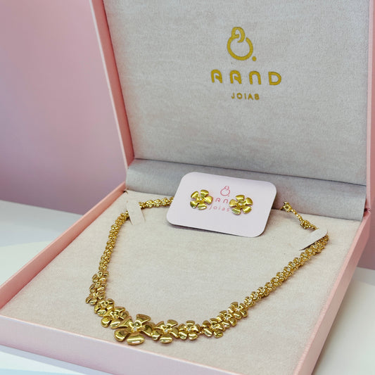 Conjunto Brinco e colar  Florzinhas dourado com regulagem