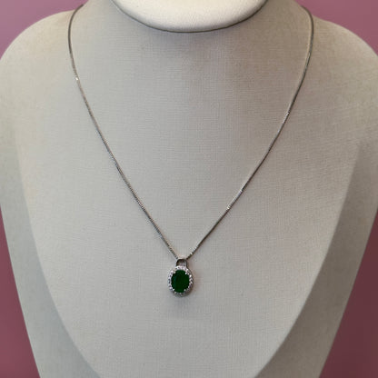 Colar com pingente esmeralda oval cravejado prata 925