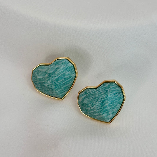 BRINCO AMOR PEDRA NATURAL AMAZONITA CORAÇÃO BANHO OURO 18K