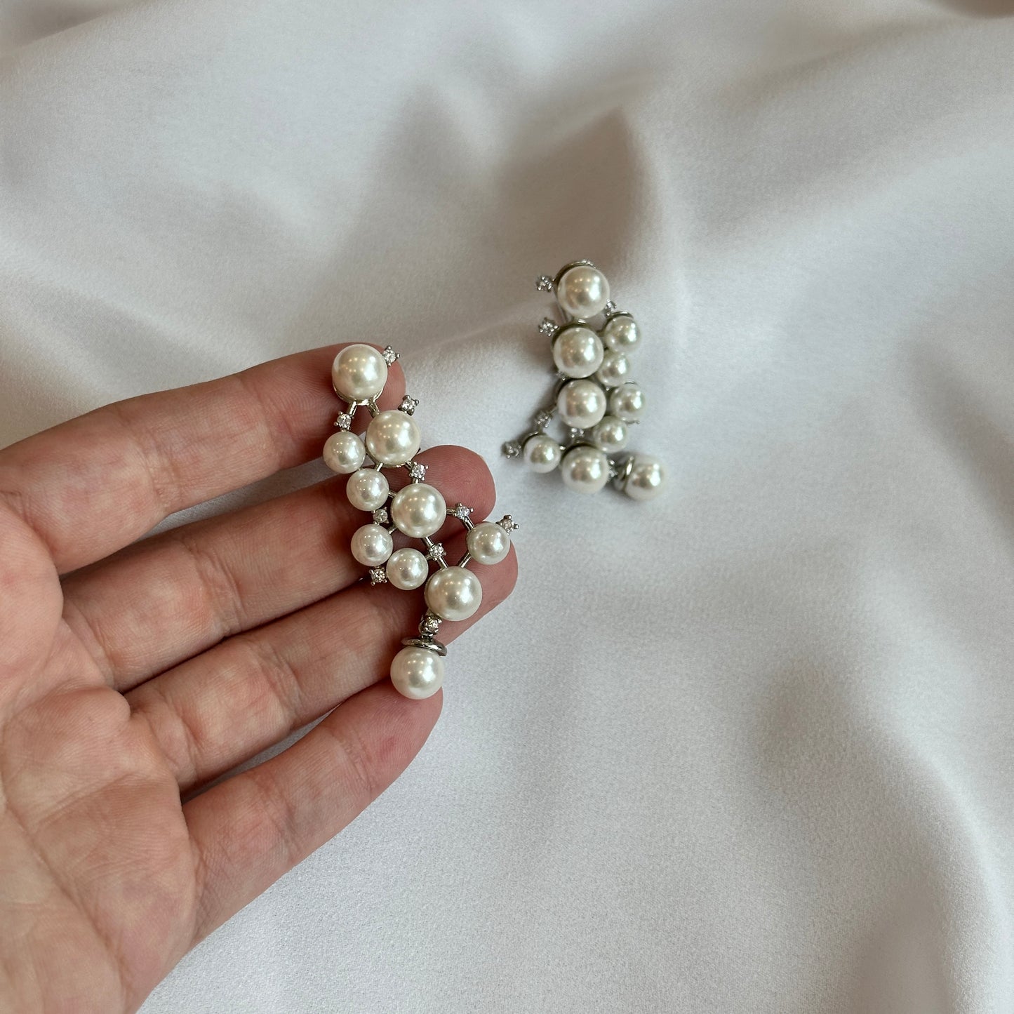 Brinco Earhook pérolas rodio