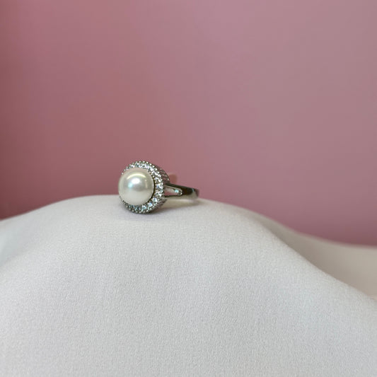 Anel ródio, cravejado com peróla