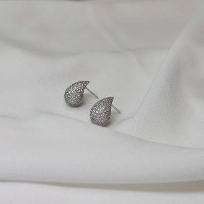 Brinco gota, cravejado, ródio serenidade