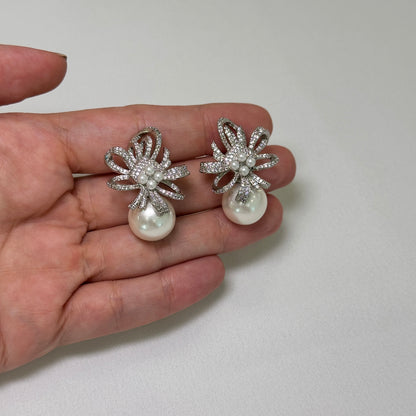 Brinco em ródio, cravejado, com pérolas e pircing (Graciosa)