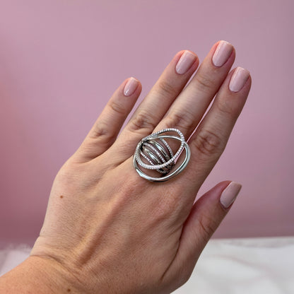 Anel design moderno em rodio com zircônias Katrina