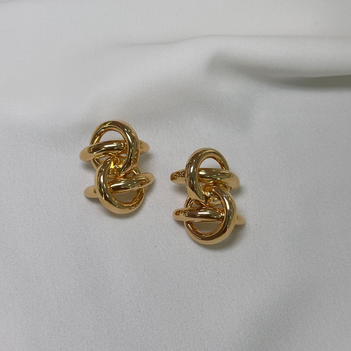 Brinco elos bold dourado