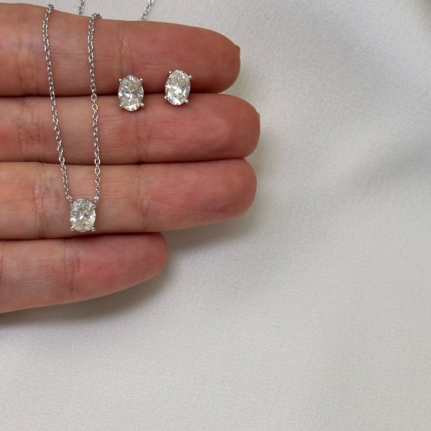 Colar prata 925 ponto de luz oval com  pedra Moissanite