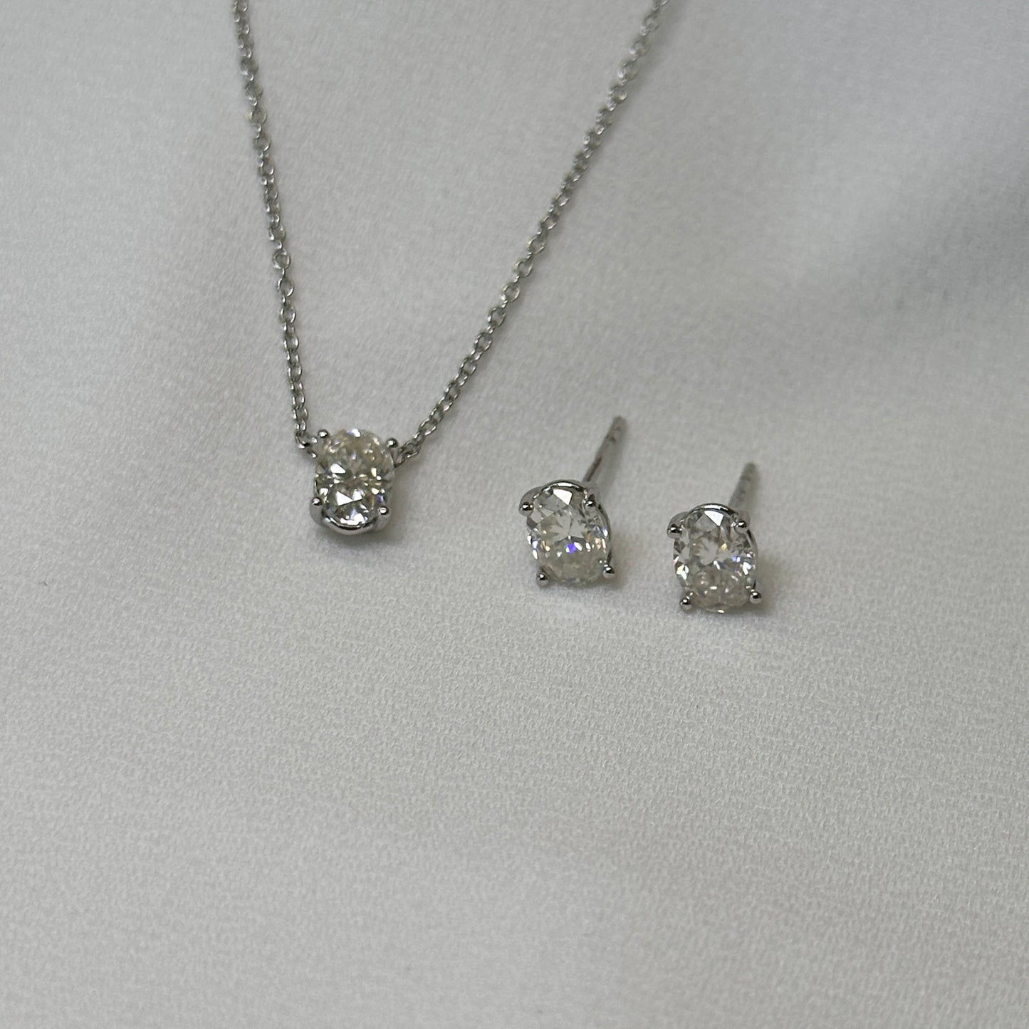 Colar prata 925 ponto de luz oval com  pedra Moissanite