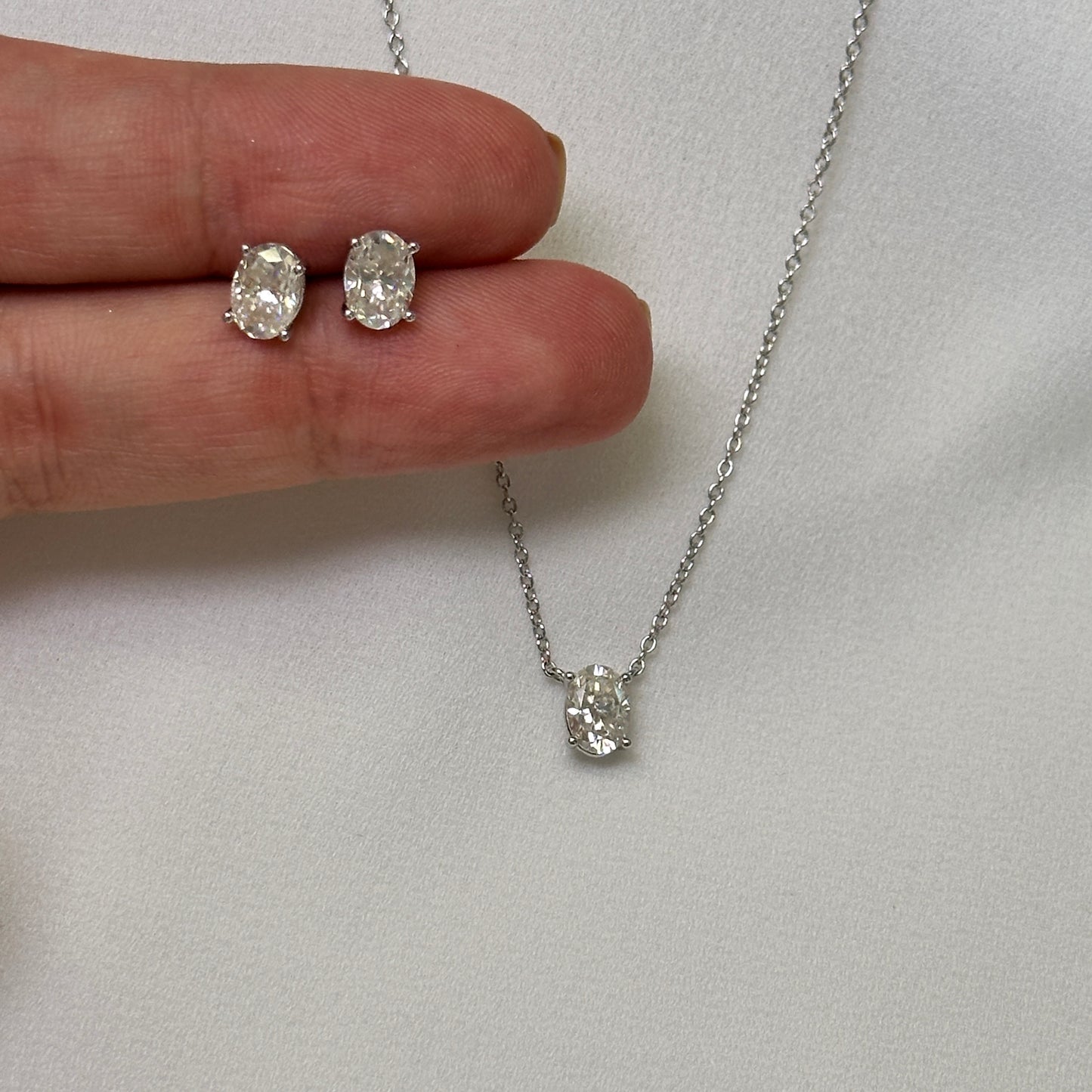 Colar prata 925 ponto de luz oval com  pedra Moissanite