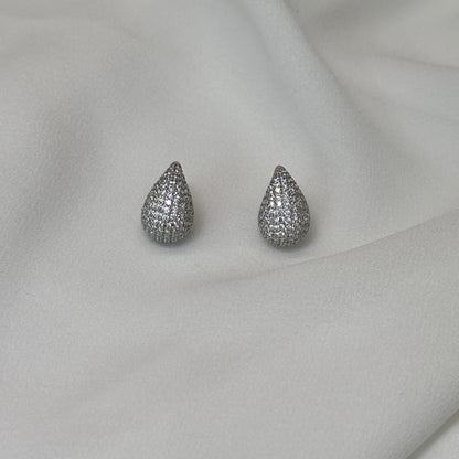 Brinco gota, cravejado, ródio serenidade