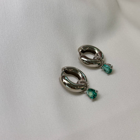 Brinco argola ródio pequena com pedra verde