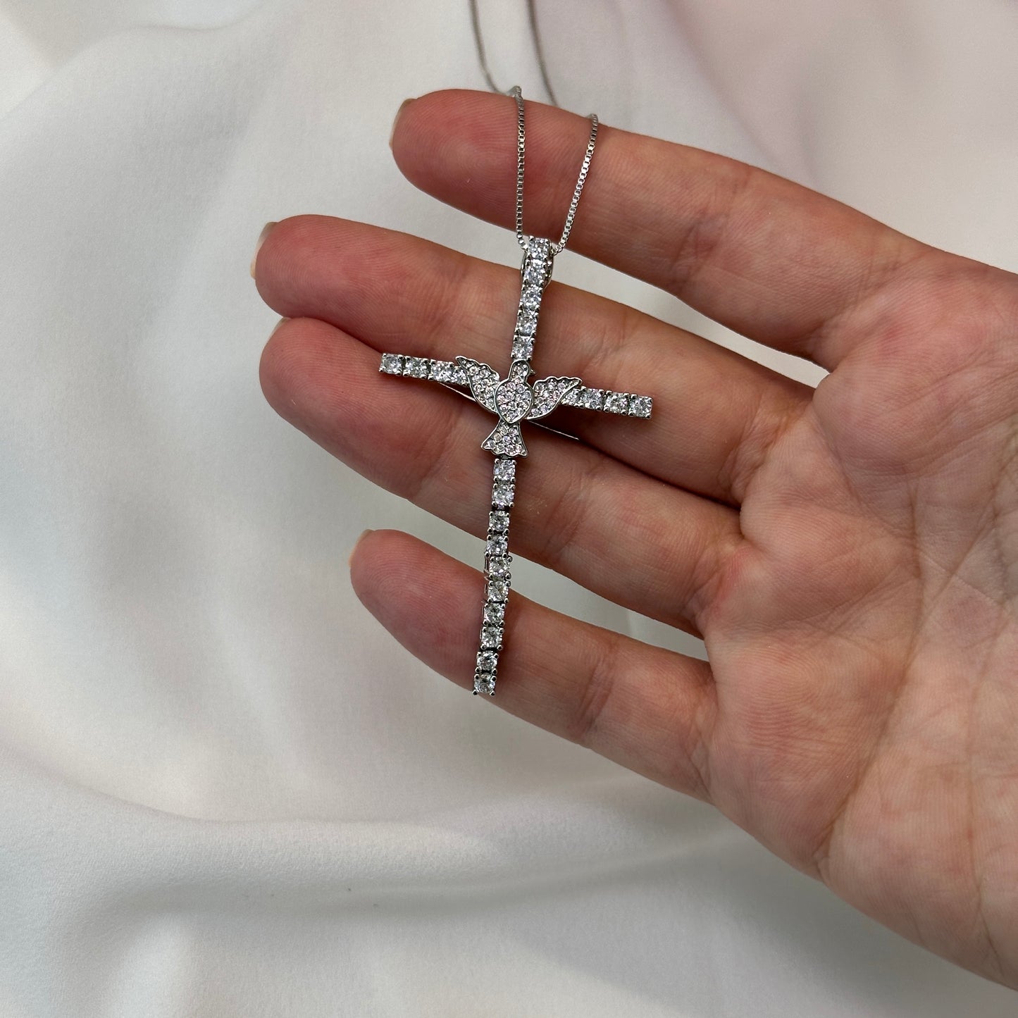 Colar crucifixo cravejada ródio