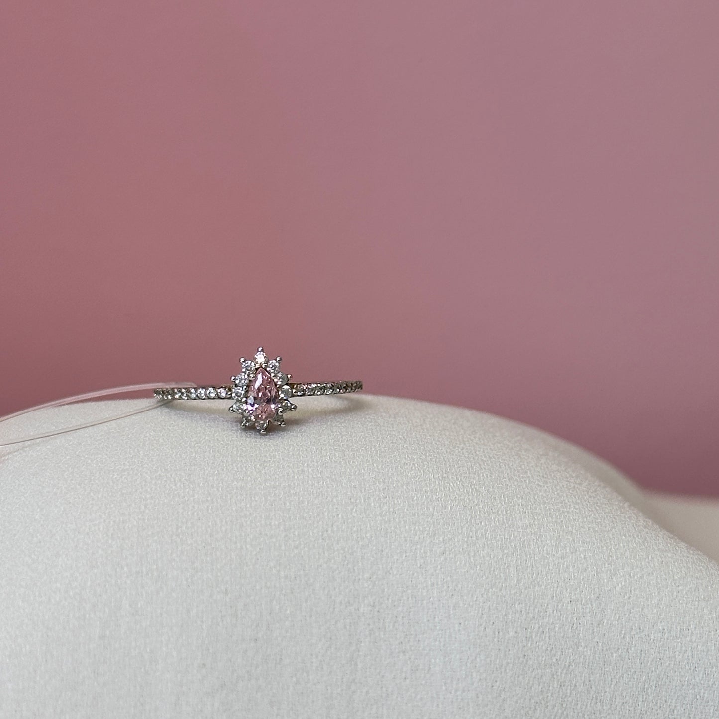 Anel prata 925 solitario cravejado pedra quartzo rosa gota