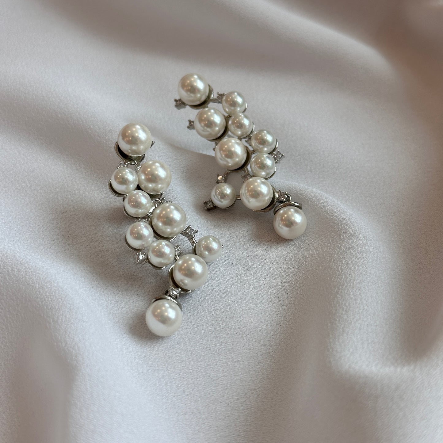 Brinco Earhook pérolas rodio