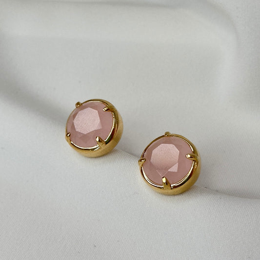 BRINCO LICYIN REDONDO COM PEDRA NATURAL LEITOSA ROSA CLARO