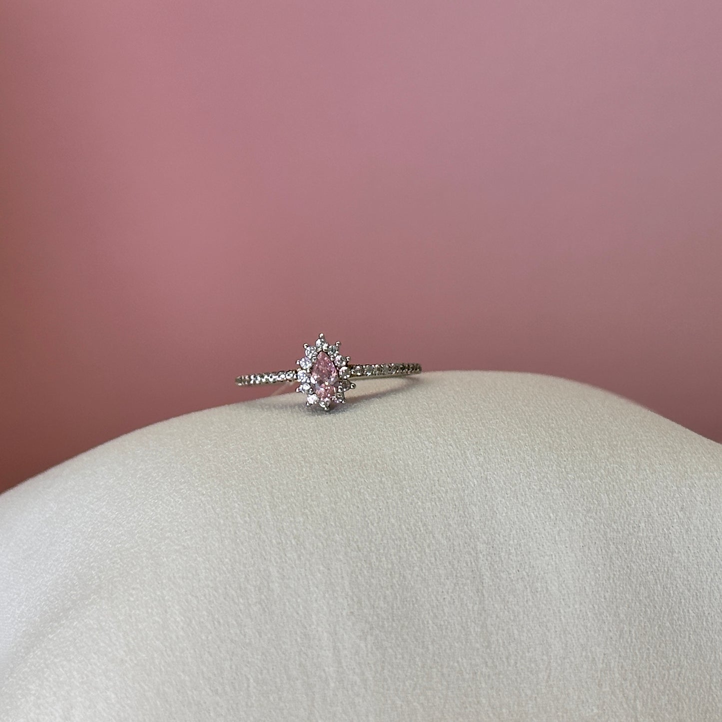 Anel prata 925 solitario cravejado pedra quartzo rosa gota