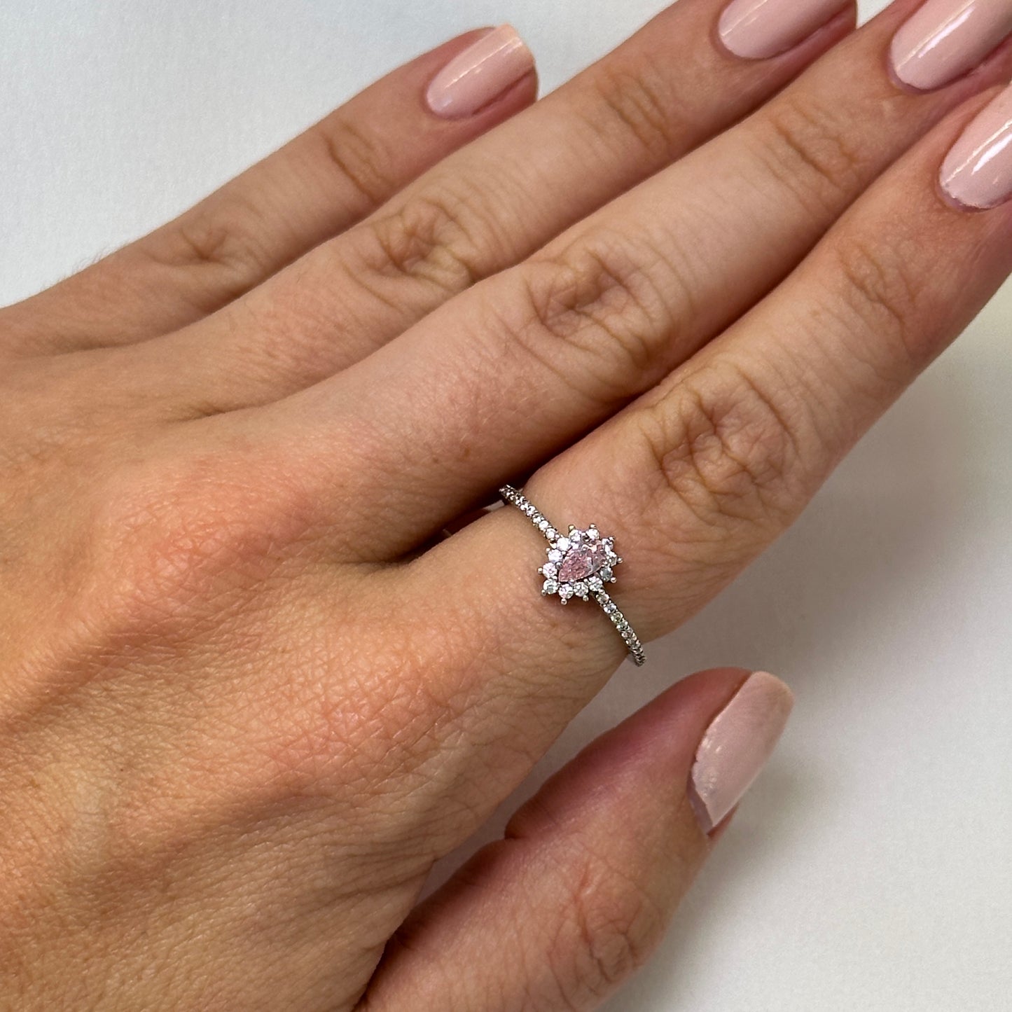 Anel prata 925 solitario cravejado pedra quartzo rosa gota