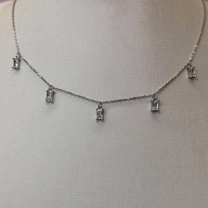 Colar ródio com pontos de luz em zircônia