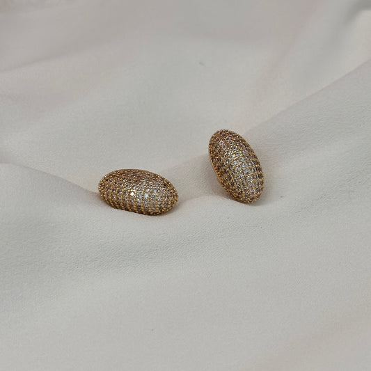 BRINCO OVAL CRAVEJADO DOURADO