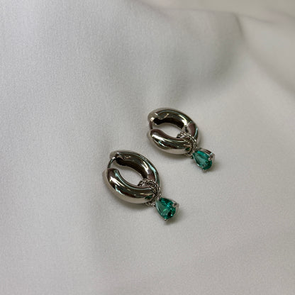 Brinco argola ródio pequena com pedra verde