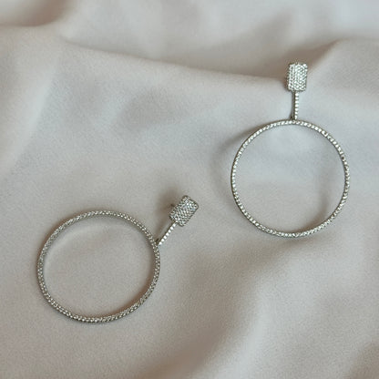 Brinco Circle cravejado delicado