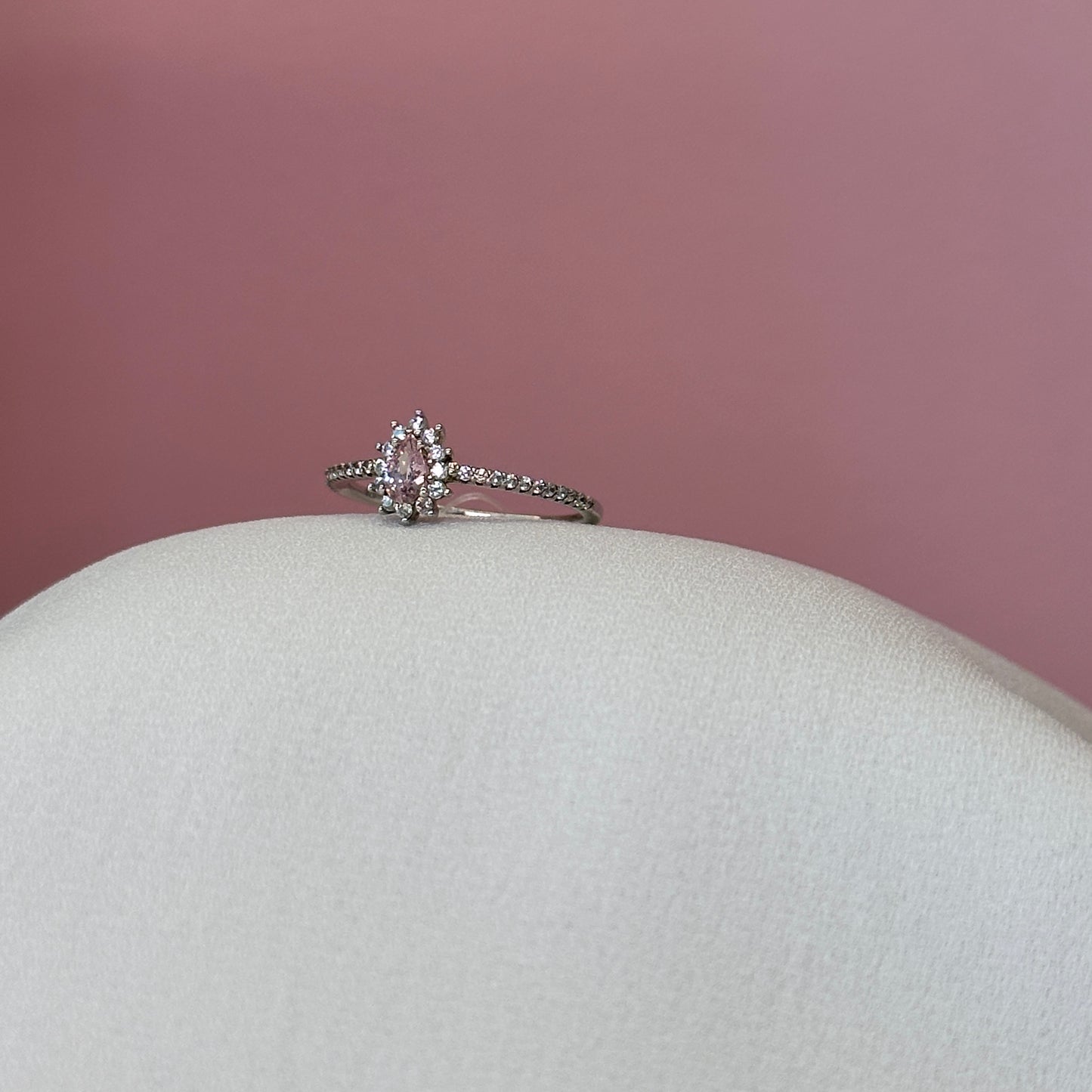 Anel prata 925 solitario cravejado pedra quartzo rosa gota