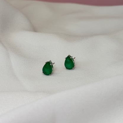 Brinco gota ródio, pedra esmeralda