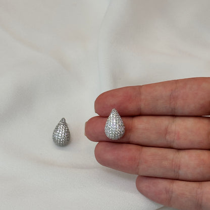 Brinco gota, cravejado, ródio serenidade