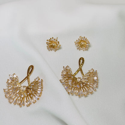 Brinco dourado leque, cravejado cristal