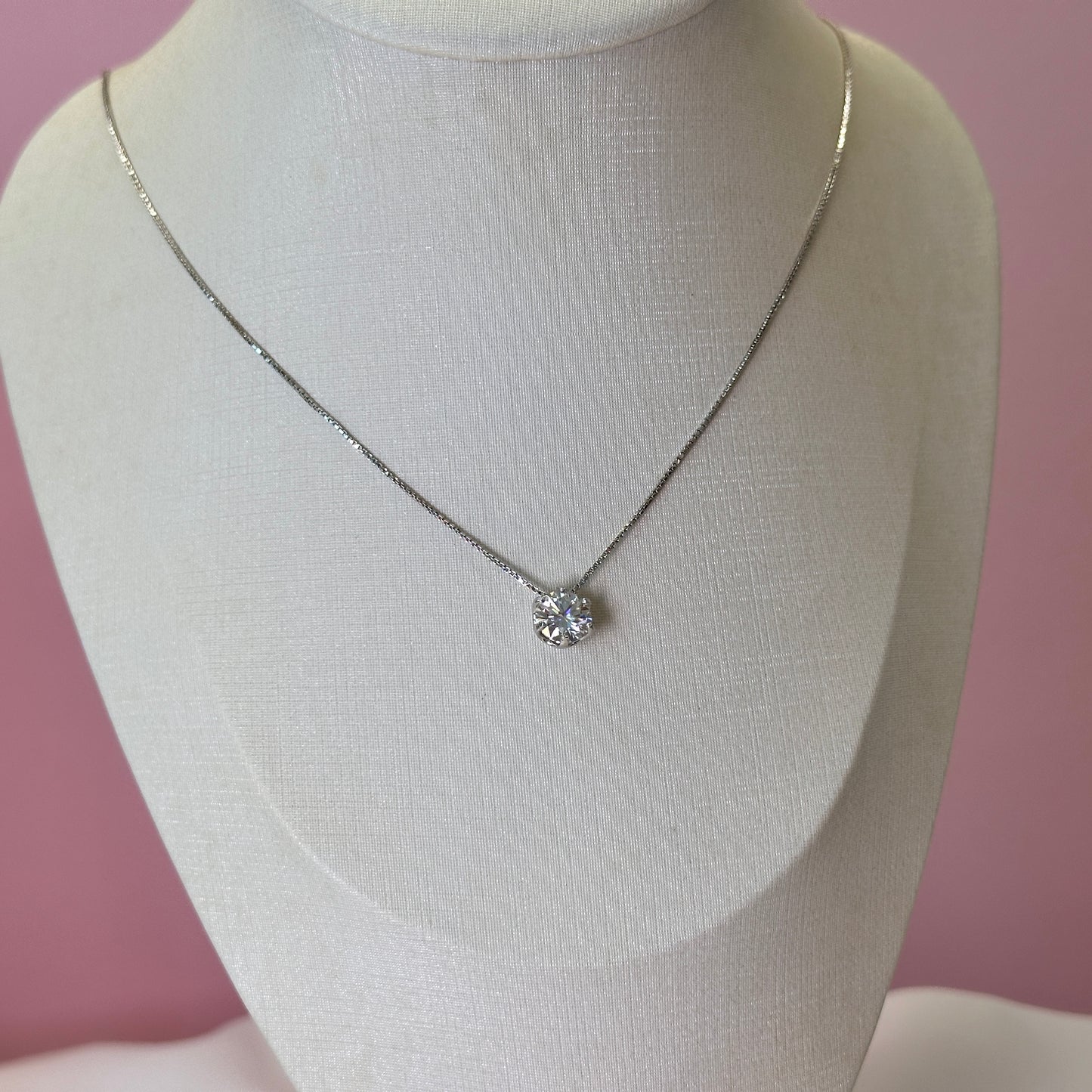 Colar prata 925, com pingente pedra Moissanite, Linda Luz, ponto de luz