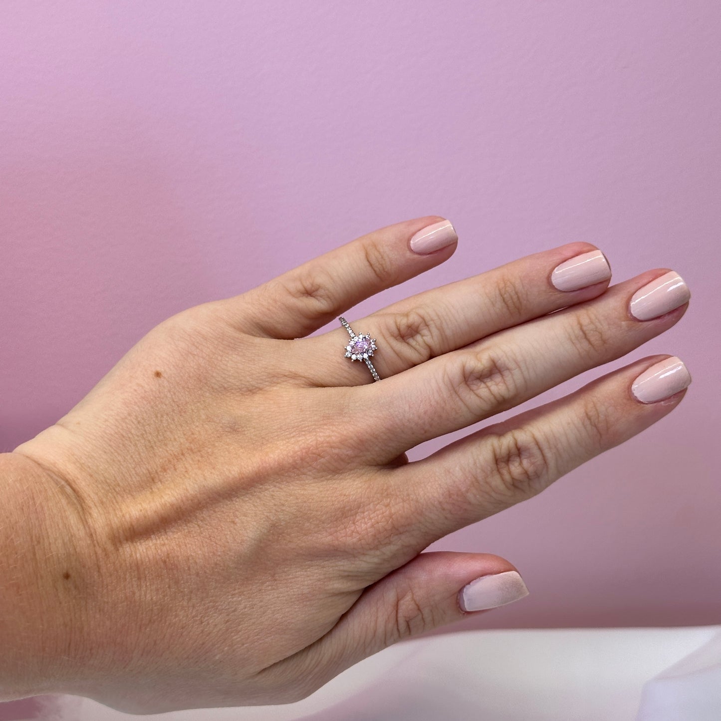 Anel prata 925 solitario cravejado pedra quartzo rosa gota