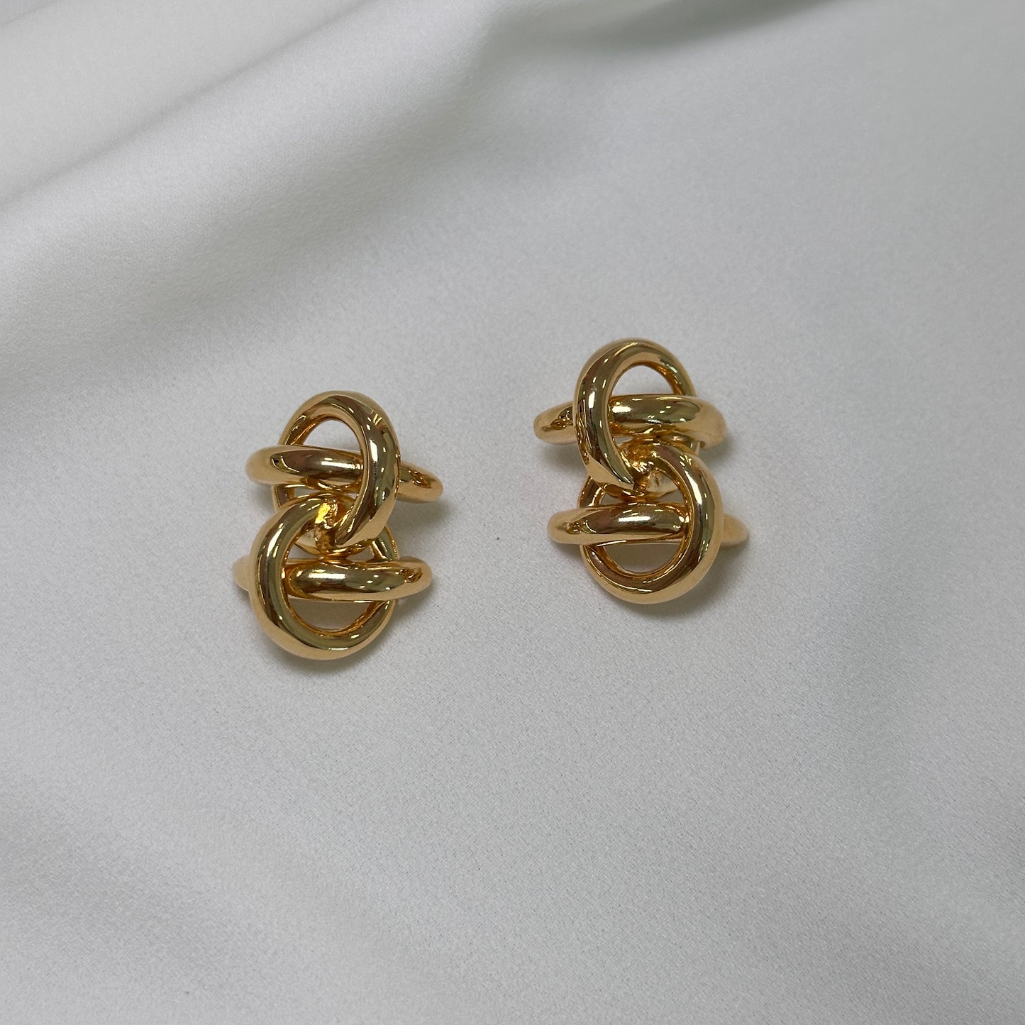 Brinco elos bold dourado