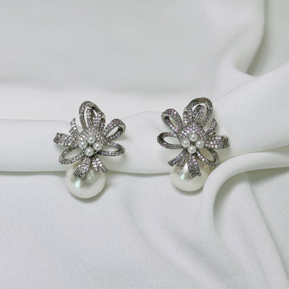 Brinco em ródio, cravejado, com pérolas e pircing (Graciosa)