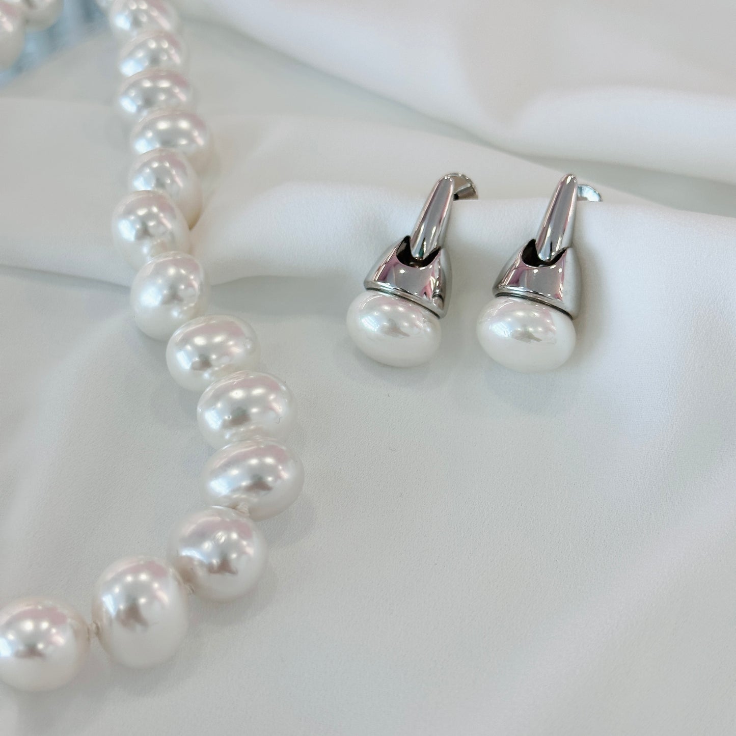 Brinco ródio pendant perola classico