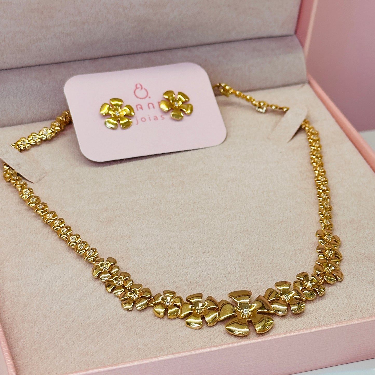 Conjunto Brinco e colar  Florzinhas dourado com regulagem