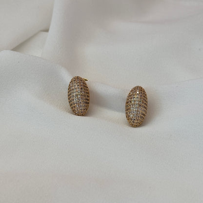 BRINCO OVAL CRAVEJADO DOURADO