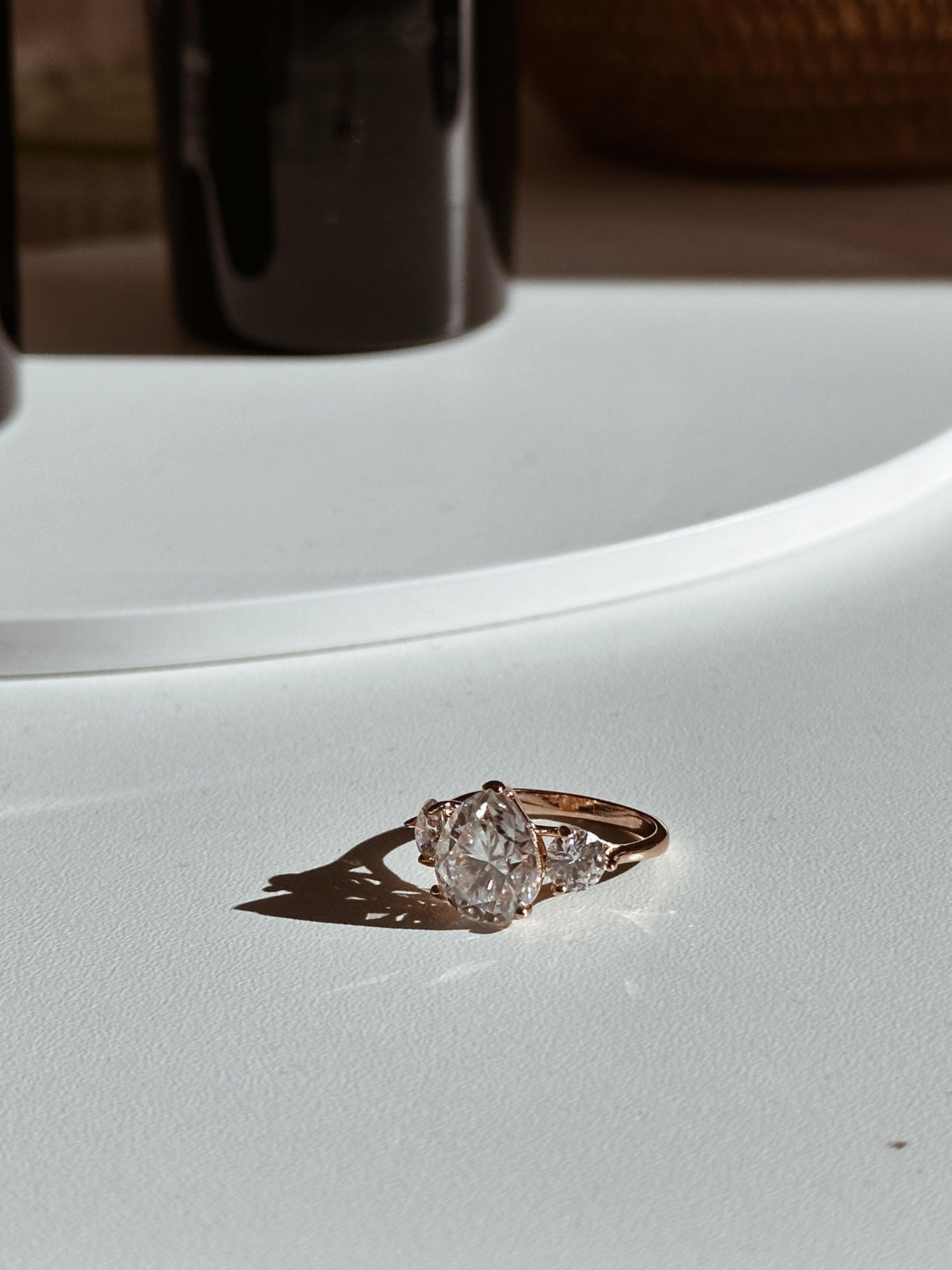 Anel de Solitário Princesa em Ouro 18K Gota Moissanite