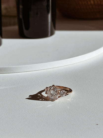 Anel de Solitário Princesa em Ouro 18K Gota Moissanite