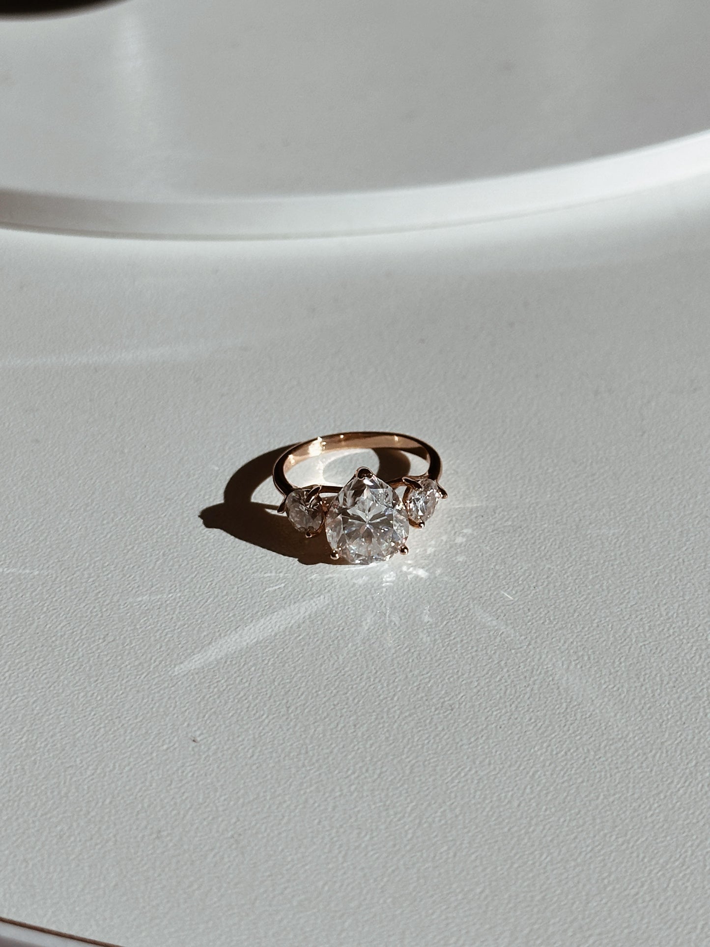 Anel de Solitário Princesa em Ouro 18K Gota Moissanite