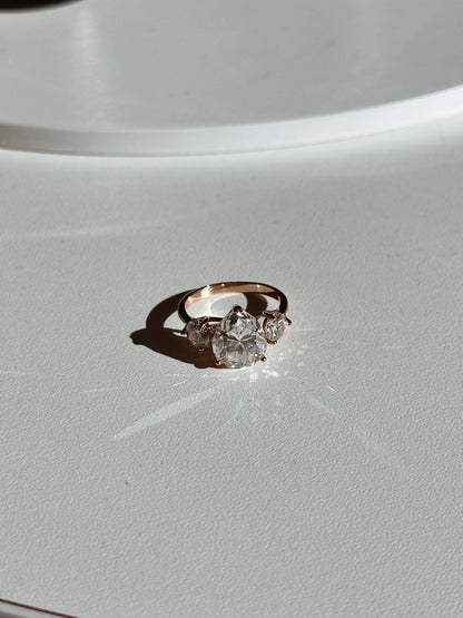 Anel de Solitário Princesa em Ouro 18K Gota Moissanite