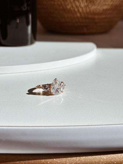 Anel de Solitário Princesa em Ouro 18K Gota Moissanite