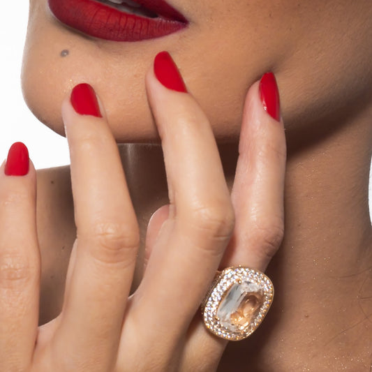 Anel Rai Dourado Quadrado Cravejado em Zircônias