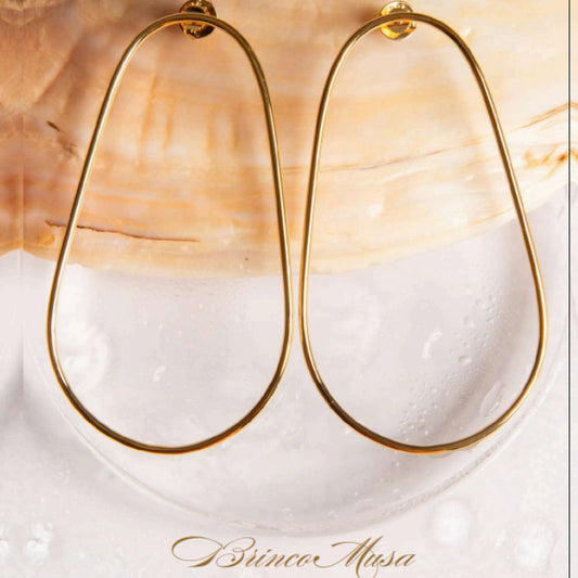 BRINCO PÊRA ORGANICO FIO DOURADO VAZADO